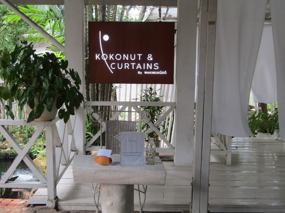 Kokonut & Curtains Rekomendasi Cafe di Jakarta